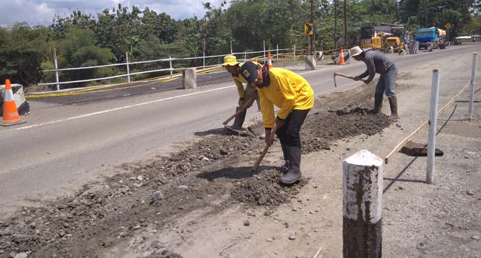 Jalan Masih Ambles, Warga Desak Jam Operasional Truk Pasir Diatur