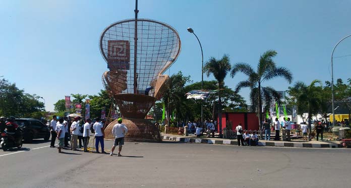 Kursi Raksasa Ki Ageng Rotan Dipindah ke Taman Weru