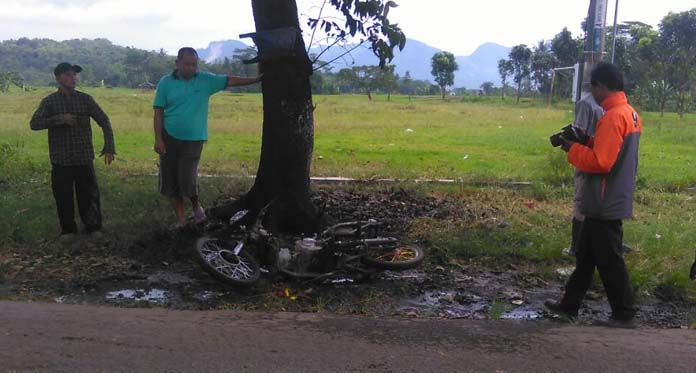 Ratusan Pelajar Terlibat Tawuran, Satu Motor Terbakar