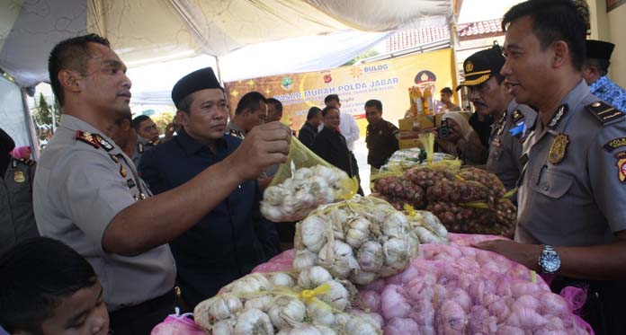 Tekan Lonjakan Harga, Polres Kuningan Gelar Pasar Murah