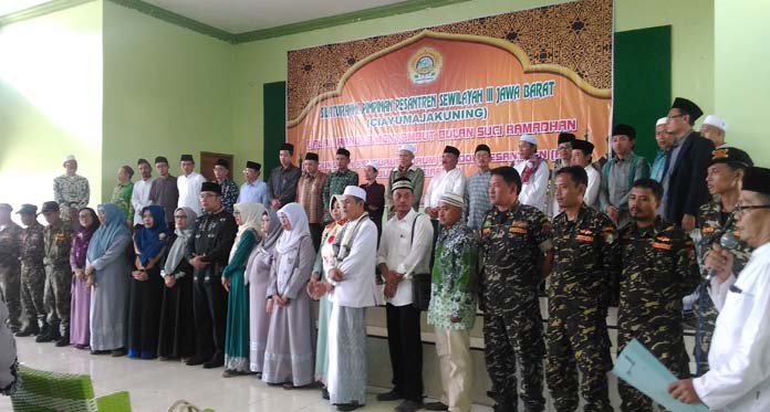 Komunitas Ponpes  se-Ciayumajakuning Dukung Ridwan Kamil di Pilgub Jabar