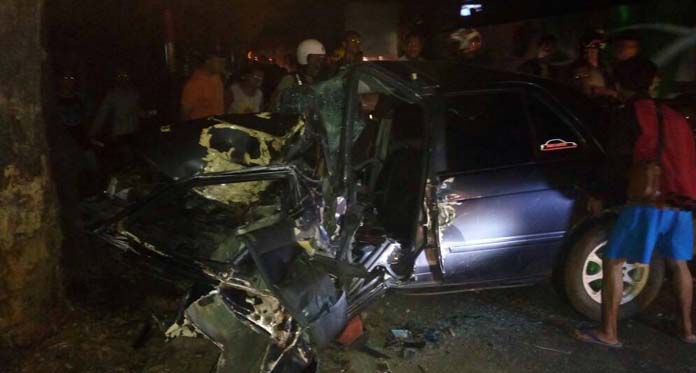 Mobil Sedan Pecah Ban, Tabrak Pohon, 1 Tewas