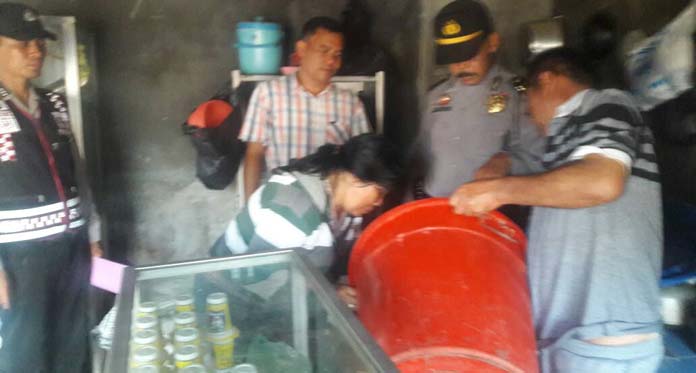 Polisi Arjawinangun Sita Puluhan Liter Tuak