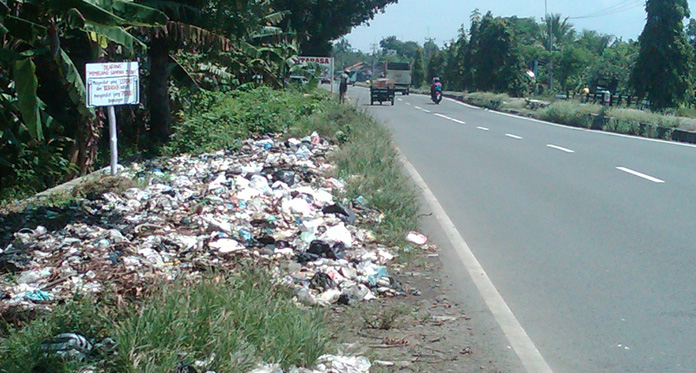 Oknum Warga Masih Tetap Buang Sampah Seenaknya