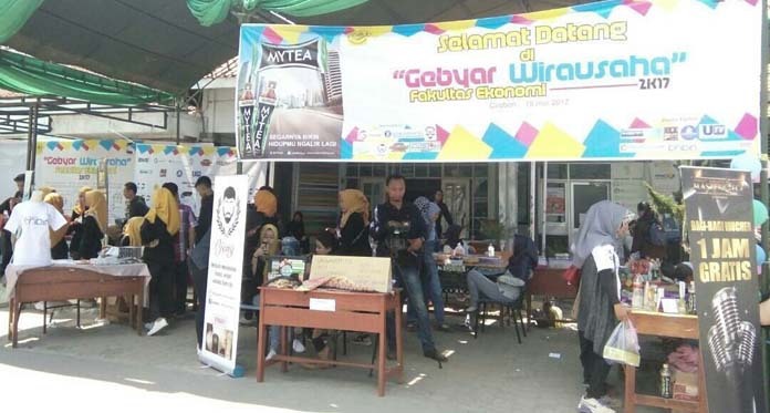 Dorong Ekonomi Kreatif Mahasiswa, BEM FE Unswagati Helat Bazar