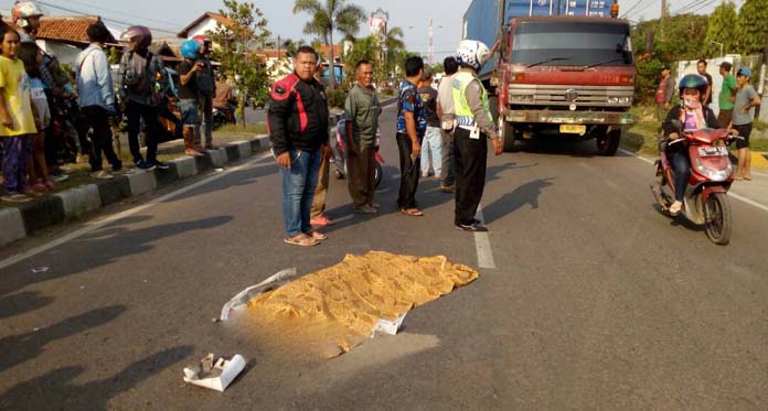 Seorang Remaja Meninggal Jatuh dari Truk Omprengan