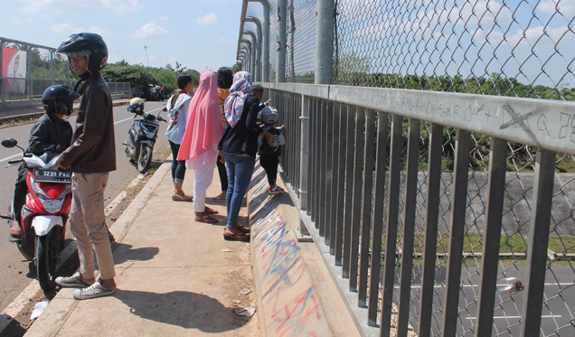 Flyover Cipali Jadi Lokasi Wisata Dadakan Warga