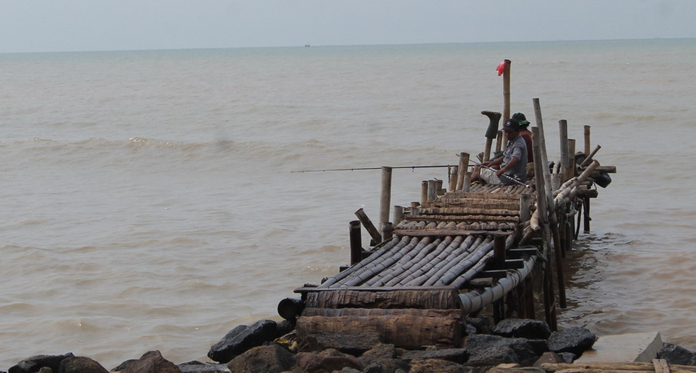 Pantai Plentong, Lokasi Ngabuburit Sambil Mancing