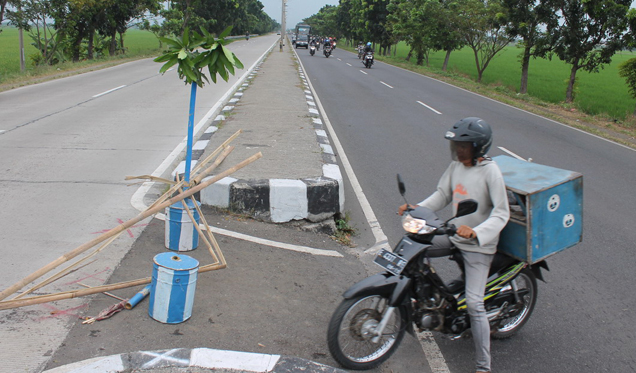 Ingin Cepat, Warga Rusak Tolo-tolo Penutup U-Turn