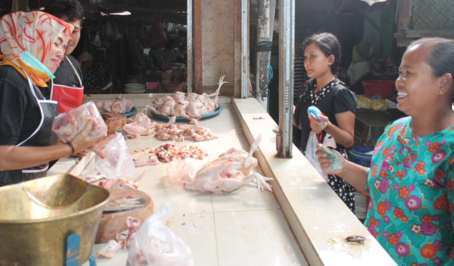 Jelang Lebaran, Pedagang Siapkan 8 Ton Daging Ayam