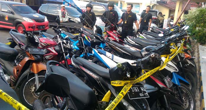 Polisi Sita 22 Motor dan 1 Mobil Milik Pejudi Sabung Ayam
