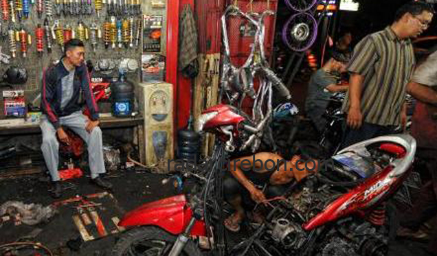 Jelang Lebaran Bengkel Motor Kebanjiran Pelanggan