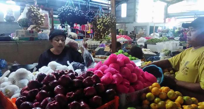 Buah Impor Serbu Pasar Tradisional