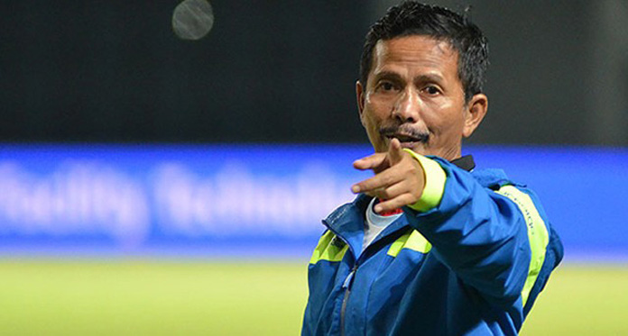 Manajemen Persib Belum Setujui Pengunduran Diri Djanur