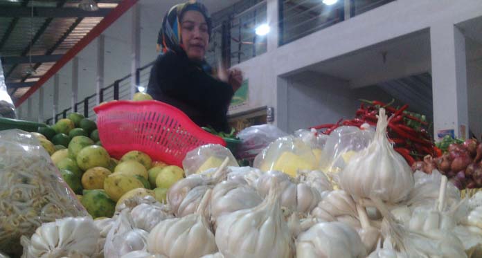 Stok Kurang, Harga Bawang Putih Melonjak