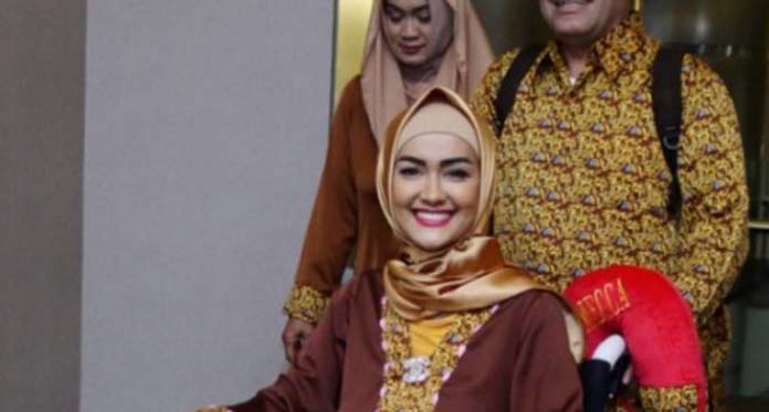 Pernah Jadi Sekretaris Perusahaan, Jupe Rintis Karir Model di Perancis