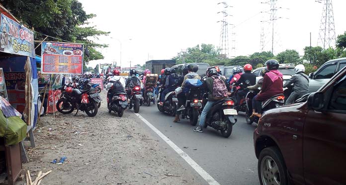 Masuk Puncak Mudik, Pemudik Terjebak Macet di Jalan By Pass Kota Cirebon