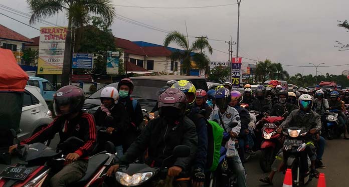 H-2 Lebaran Pemudik Jalur Pantura Membeludak, Palimanan-Kedawung 1 Jam