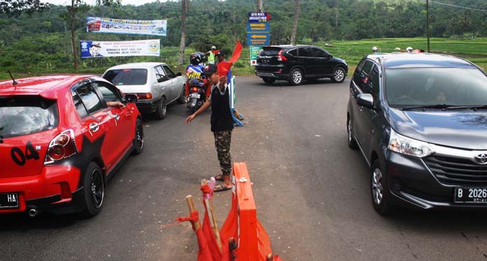 Pak Ogah Cilik Bantu Pemudik, Sehari Kantongi Rp30 Ribu