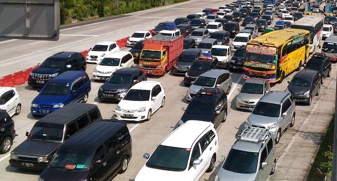 Ini Penyebab Gerbang Tol Palimanan Mengular hingga 2 Kilometer