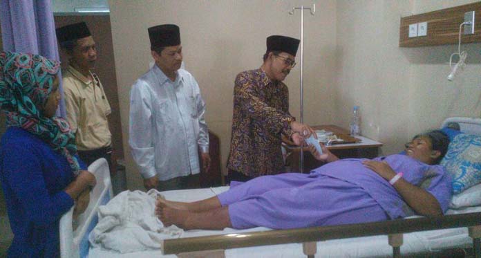 Beri Santunan, PCNU Siap Tampung Anak Fitriyah di Pesantren