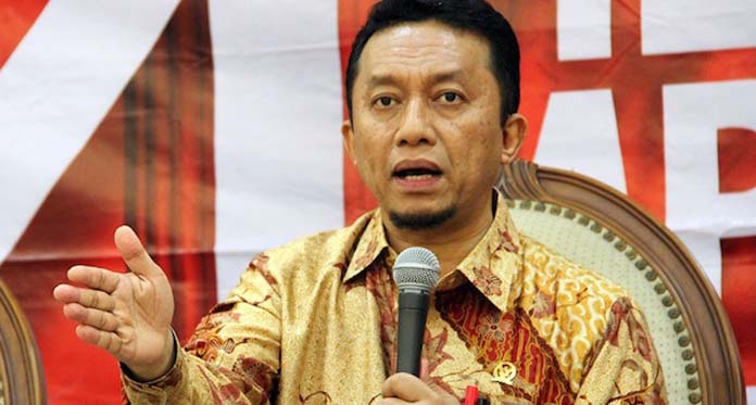 Tifatul Sindir Fahri Hamzah dengan Pantun