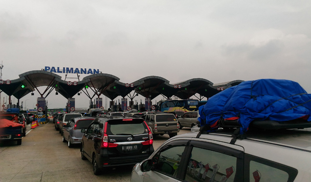 Antrean Panjang Terjadi di Gerbang Tol Palimanan Arah Jakarta