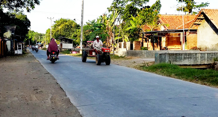 Bupati Anna Ingin Seluruh Jalan Dibeton