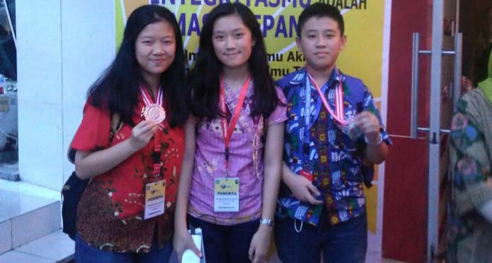 2 dari 3 Pelajar Bersaudara Asal Kota Cirebon Raih Medali di OSN Riau
