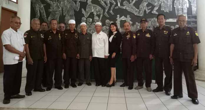 Sambut HUT RI, Aston Cirebon Ajak Veteran Nginep