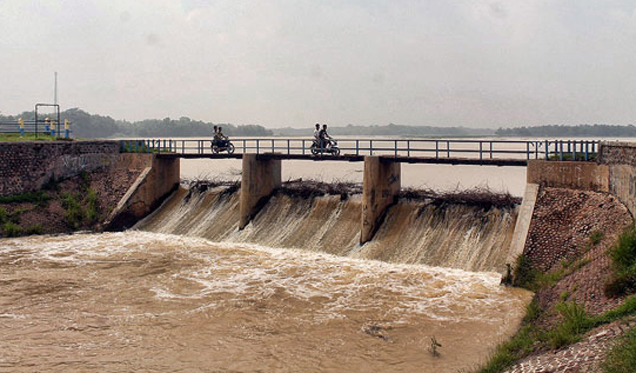 Hujan, Waduk Cipancuh Cukup untuk Mengairi Area Sawah Empat Desa