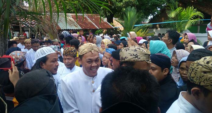 Grebeg Syawal di Cirebon, Ribuan Warga Berebut Koin Sawer Keraton Kanoman