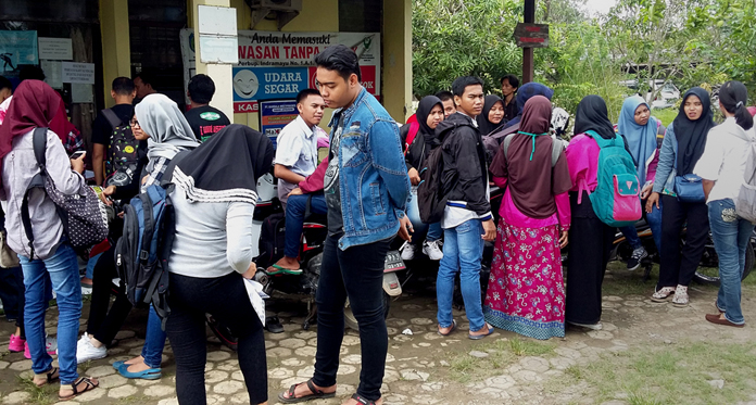 Hari Pertama Pascalibur Lebaran, Disnaker Banjir Pembuat Kartu Kuning