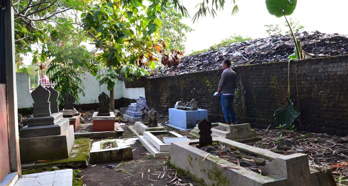 Setahun Lebih Tidak Diangkut, Gunungan Sampah Nyaris Timbun TPU