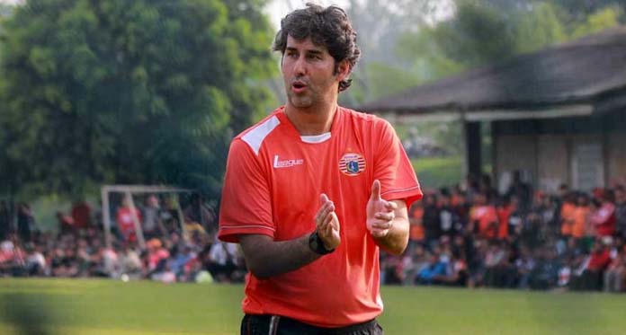 Pelatih Persija Yakin Bisa Bikin Persib Gugup