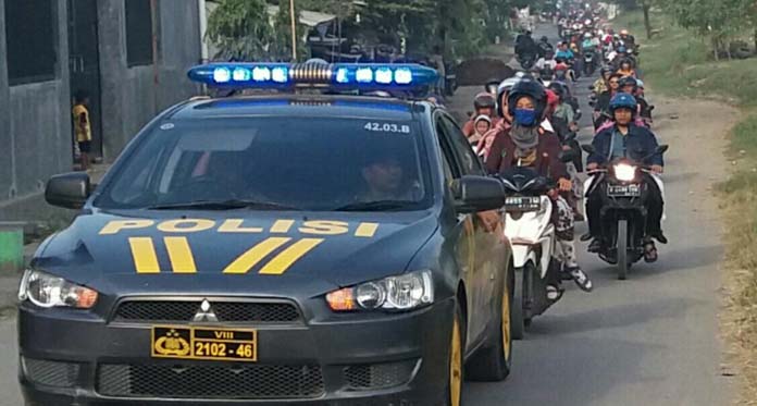 Polisi Kawal Ribuan Warga Ziarah ke Makam Sunan Gunung Jati