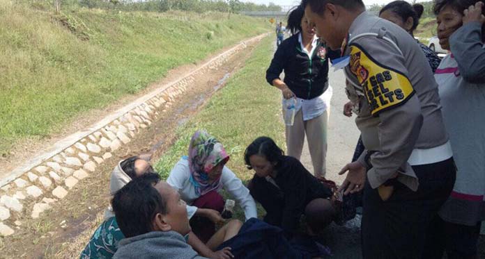 Subhanallah, Penumpang Bus Melahirkan Bayi di Jalan Tol Cipali saat Arus Balik