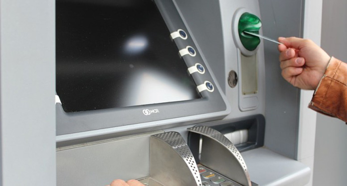 Waspada, Slot Uang ATM Diganjal Plat Besi
