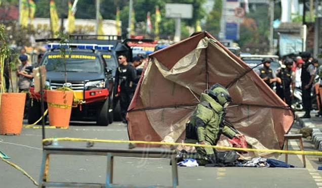 Dikira Bom, Tas Mencurigakan Ternyata Isinya Pakaian