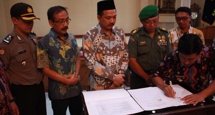 Pemkab Cirebon Resmi Hibahkan Rp 33,7 M untuk KPU