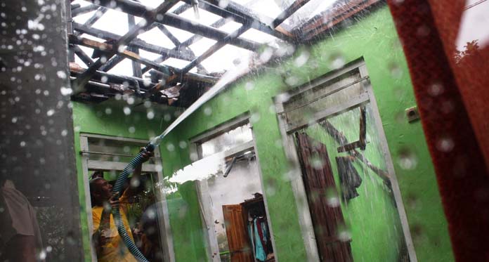 Alamaaak! Rumah Terbakar, Duit Rp 30 Juta untuk Hajatan Nikah Ikut Hangus