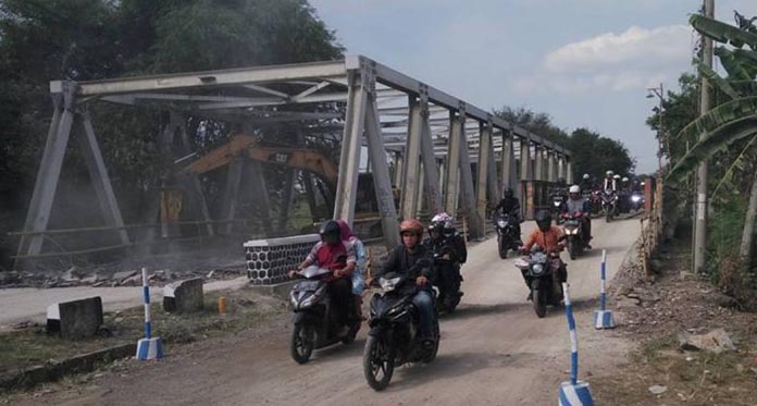 Jembatan Cisambeng Palasah Mulai Diperbaiki