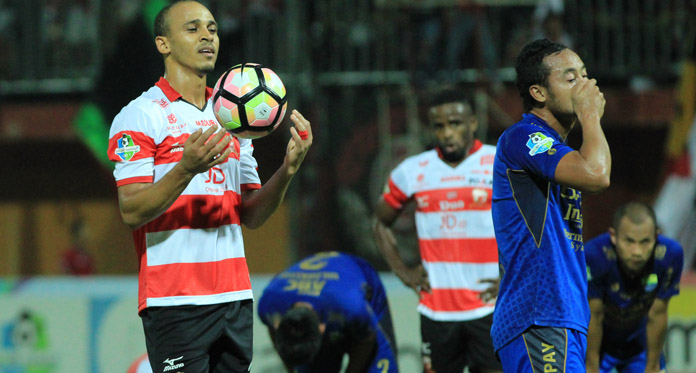 3 Madura United vs Persib Bandung 1, Wasit Oh Wasit