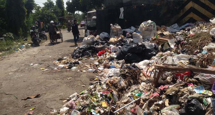 Duh, Warga Luar Kota Cirebon Disambut dengan Tumpukan Sampah