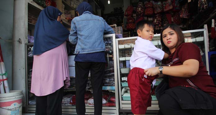 Setelah Baju Lebaran, Tinggal Seragam Sekolah