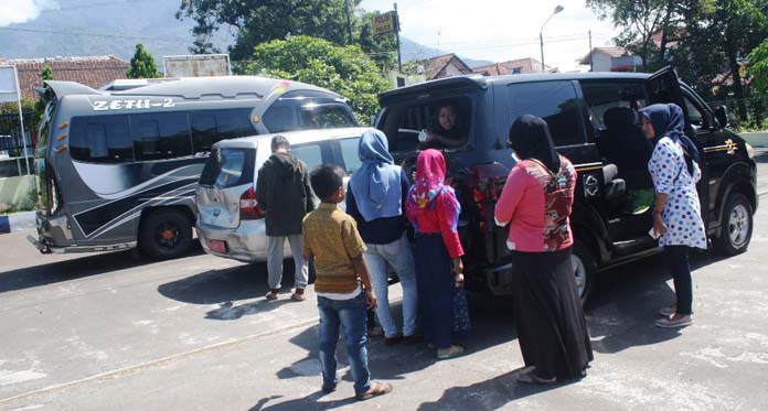 3 Kendaraan Tabrakan Beruntun, Mobil Pejabat BKD Ikut Ringsek