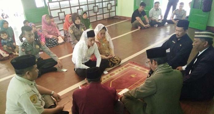 Tahanan Curanmor Menikah di Masjid Polres Kuningan