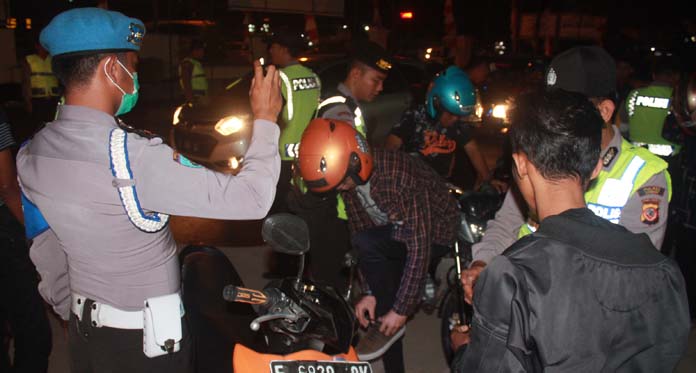 Cegah Geng Motor dan Cari Narkoba, Polisi Gelar Razia di Jalan