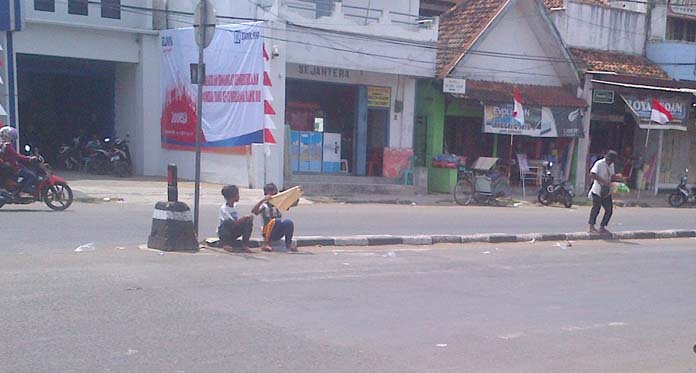 Lalin Jatibarang Jadi Tempat Mangkal Anak Jalanan