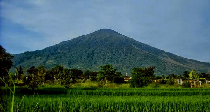 Jalur Apuy Semakin Diminati Pendaki Menuju Puncak Gunung Ciremai